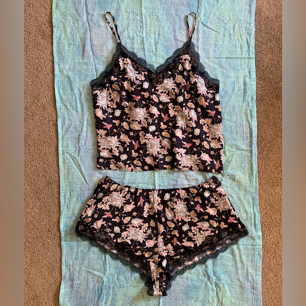 🌸 Victoria’s Secret Black Lace Floral  Silk Lingerie Cami and Shorts Set - XL